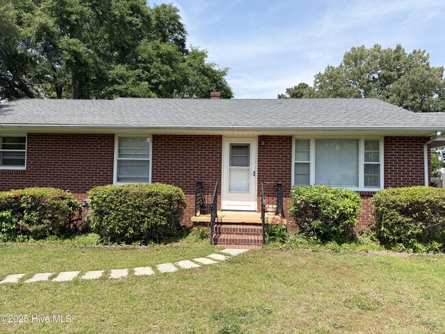 Building Photo - 2703 Jackson Dr