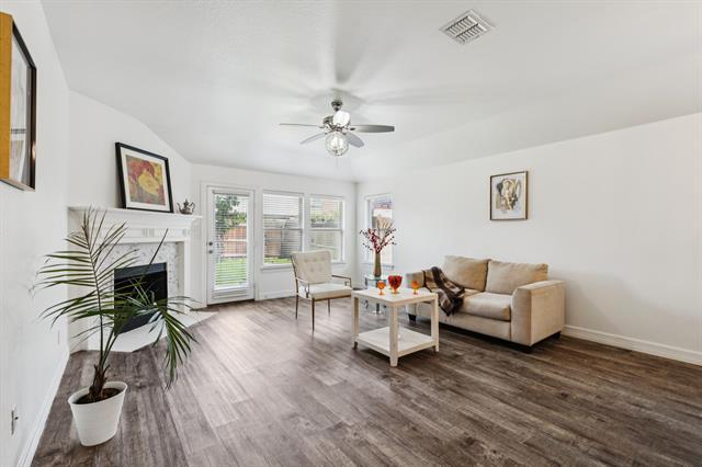 Building Photo - 913 Lovebird Ln