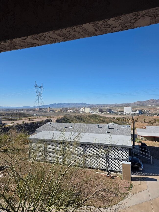 Building Photo - One of Kind 3 bed/2.5 bath home with 3 car attached garage located in BHC.