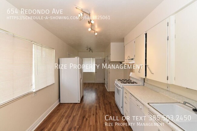 Building Photo - Talk about prime location! $200 Off Move i...