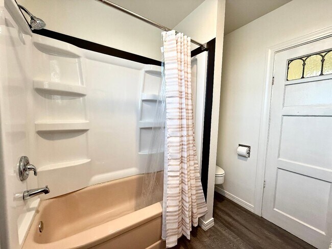 Building Photo - 2236 Home Dr