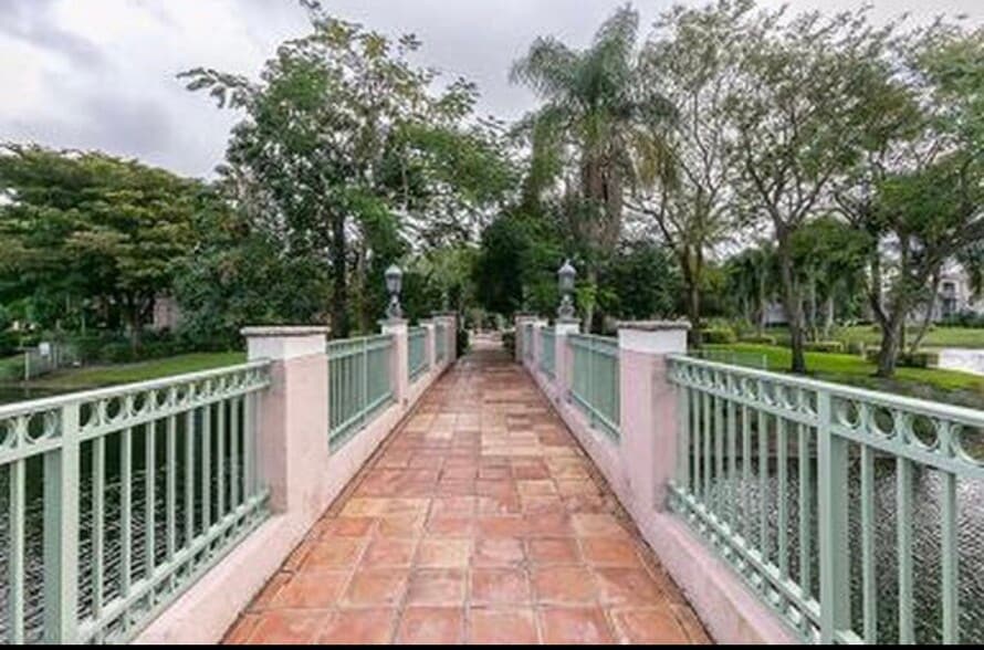 Building Photo - 12118 Saint Andrews Pl