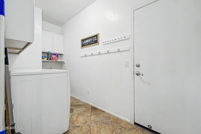 Building Photo - 4203 E Los Altos Rd