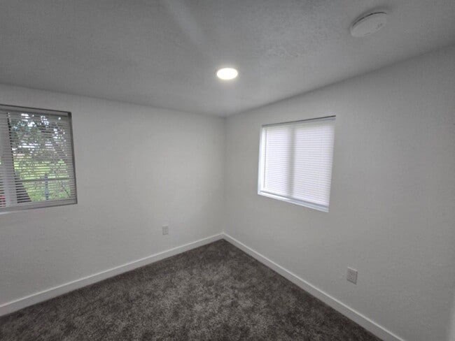Building Photo - 1 Bedroom, 1 bathroom House