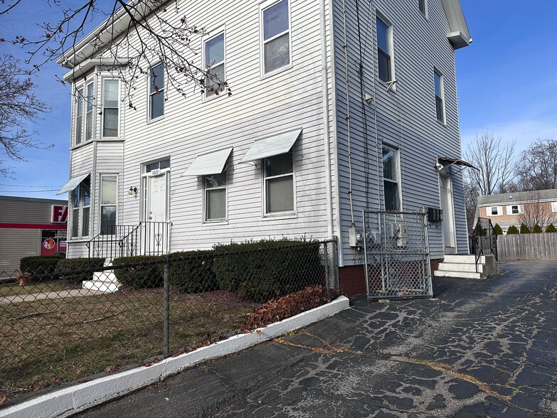 Building Photo - 1023 Branch Ave