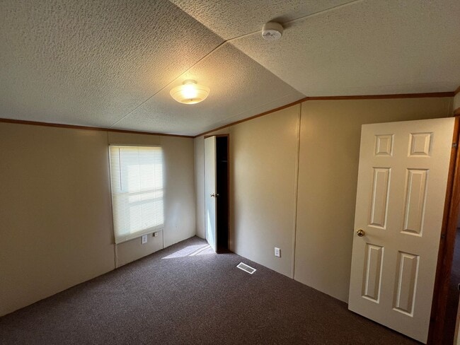 Building Photo - 3 Bedroom-2Bath located near CAFB