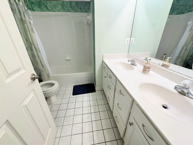 Building Photo - 8273 Glade Bank Dr