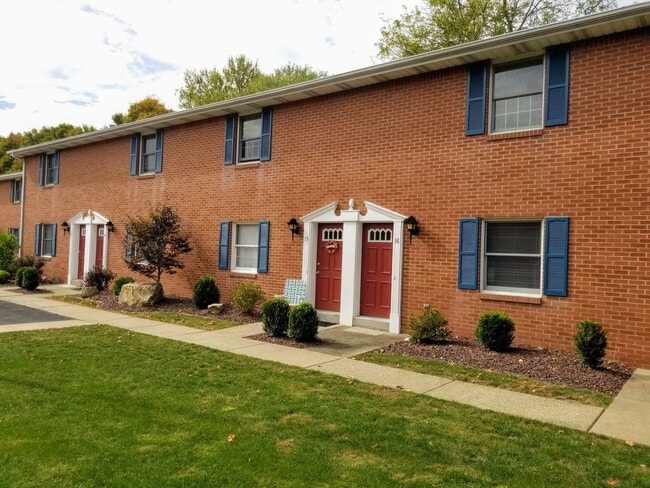 Building Photo - Amazing 2BR Townhome with Private Patio! Don't Miss Out, Call Today to Schedule a Tour!