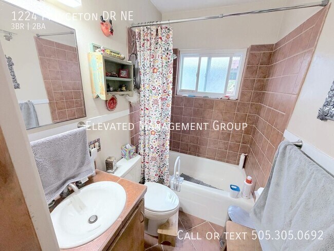 Building Photo - 1224 Princeton Dr NE