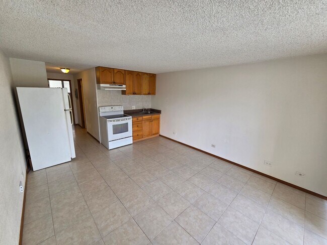 Building Photo - Beautiful 1 Bedroom 1 Bath with 1 Parking ...