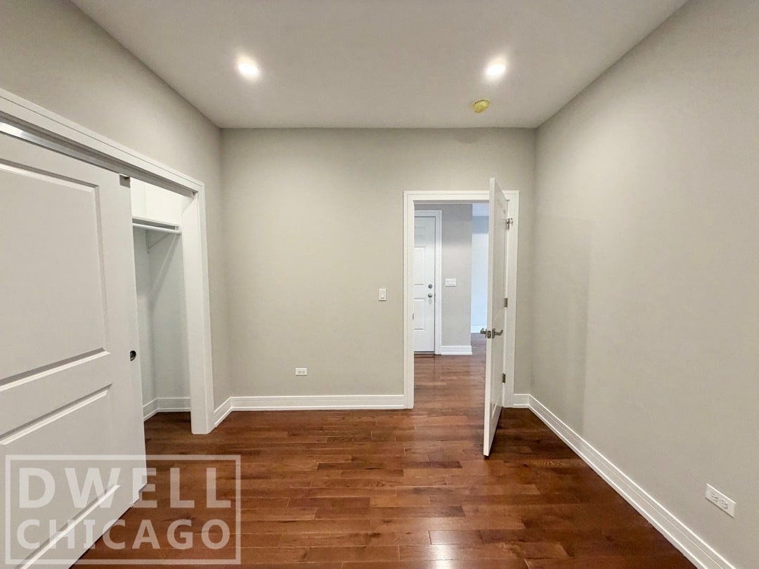 Building Photo - 1709 W Lunt Ave