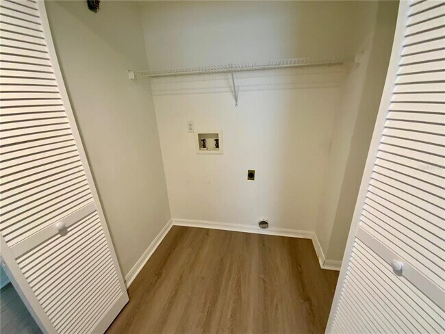 Building Photo - 6315 Shoreline Dr