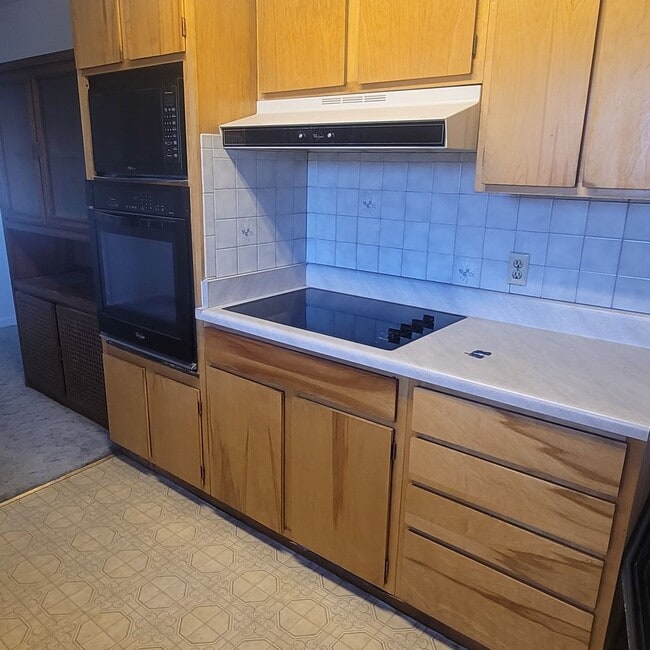 Building Photo - Large Home on NorthSide Grand Junction!!!!