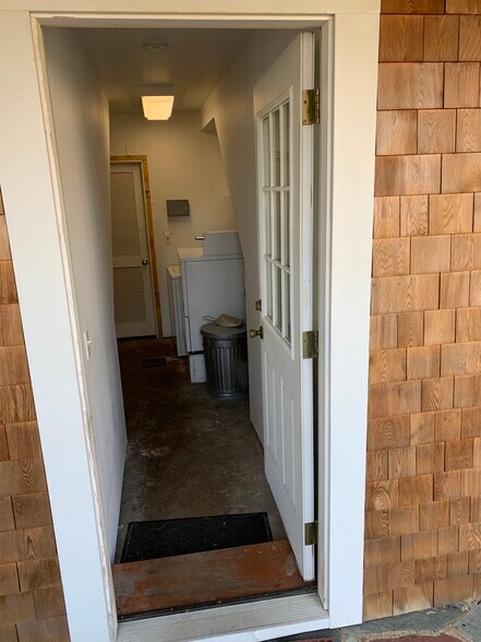 Laundry Room - 35 Bridge St