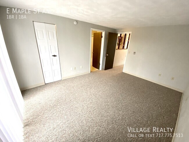 Building Photo - 505 E Maple St