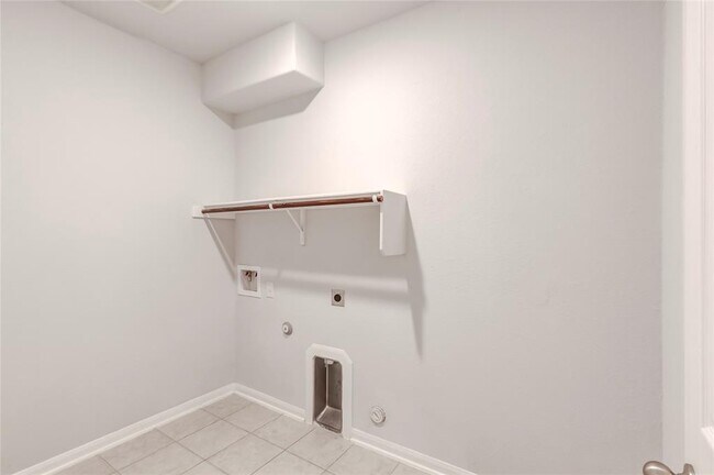 Building Photo - 17005 Lathrop Ave