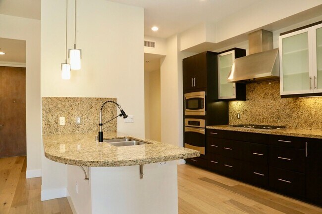 Building Photo - Luxury Condo Living in Central Park West –...