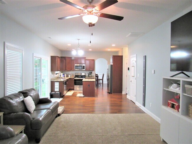 Building Photo - 4 Bedroom 2.5 Bath Onslow Bay