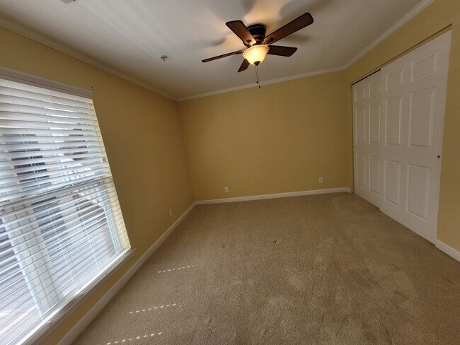 Building Photo - WATERFRONT - 3 Bed/2 Bath Condo - End Unit - Stunning View - Lake Access - Community Pool - Tenni...