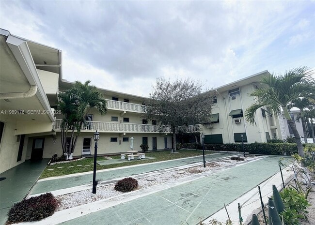 Building Photo - 1350 E Sample Rd