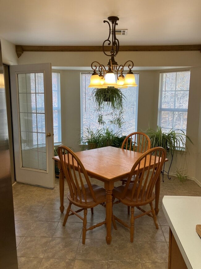 Building Photo - 8675 Golf Creek Dr