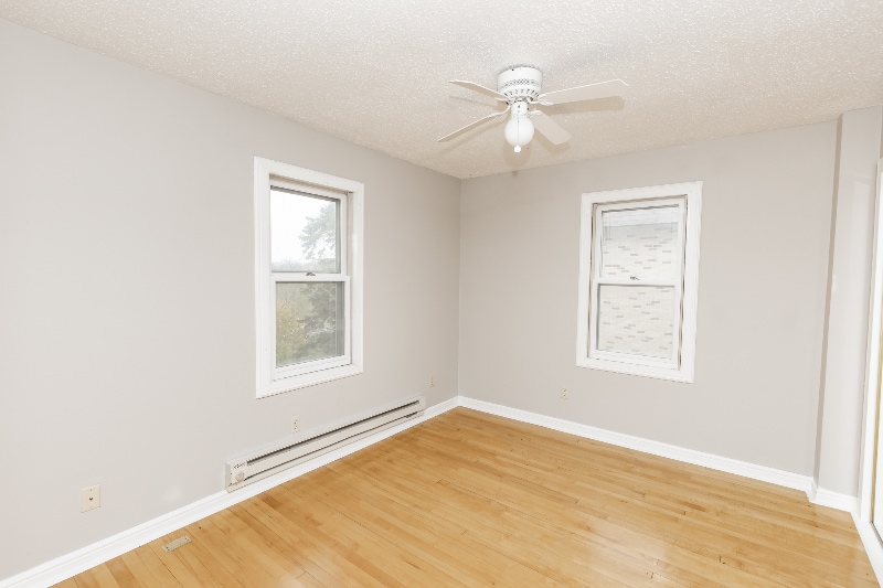 Building Photo - 344 6th Ave S