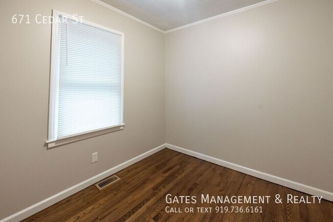 Building Photo - 671 Cedar St