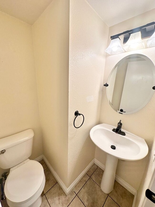 Building Photo - Gorgeous Eastlake Home in a Highly Sought-After Community!!