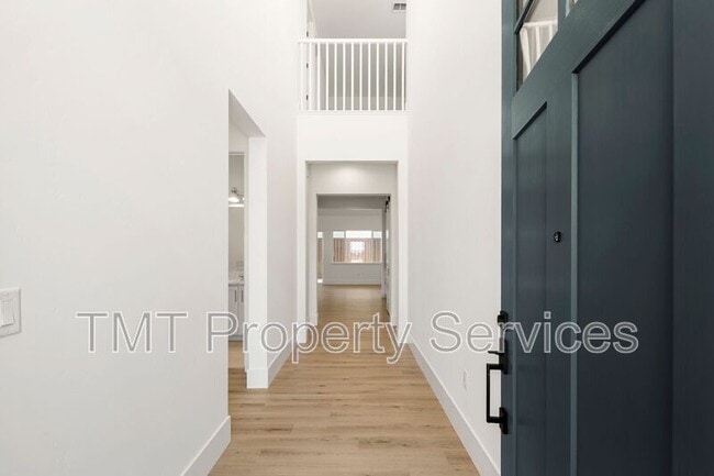 Building Photo - 9041 Ventura St