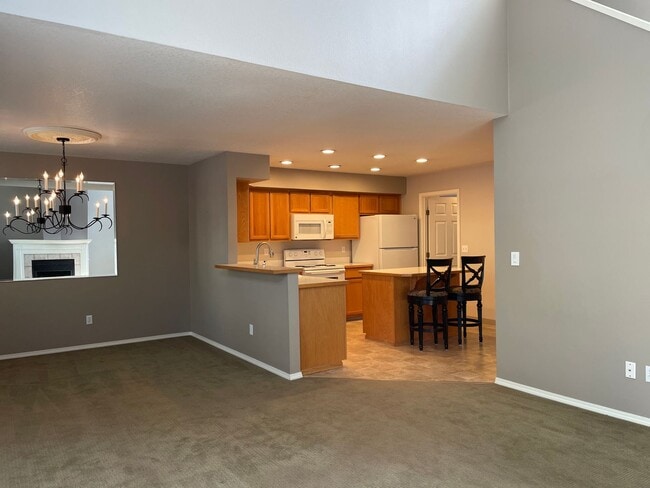Building Photo - Beautiful and Well Maintained 2 Bed and 2....
