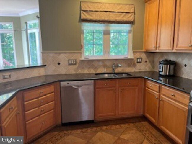 Building Photo - 7522 Lindberg Dr