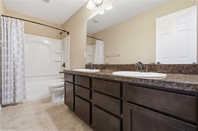 Building Photo - 12120 Edgehill Oval