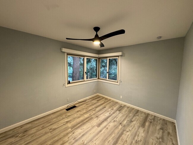 Building Photo - Gorgeous Single Level Home with Pool in Al...