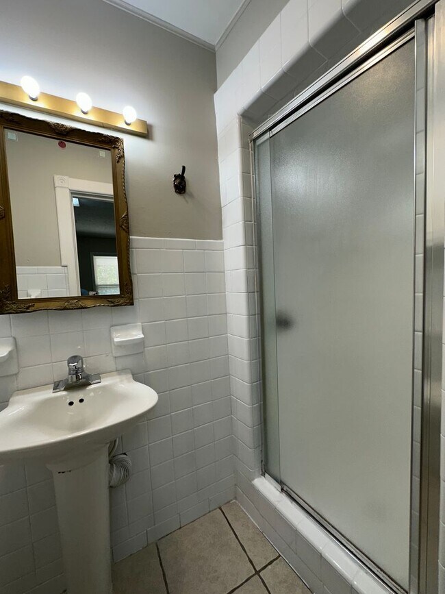 Building Photo - 2504 Main St