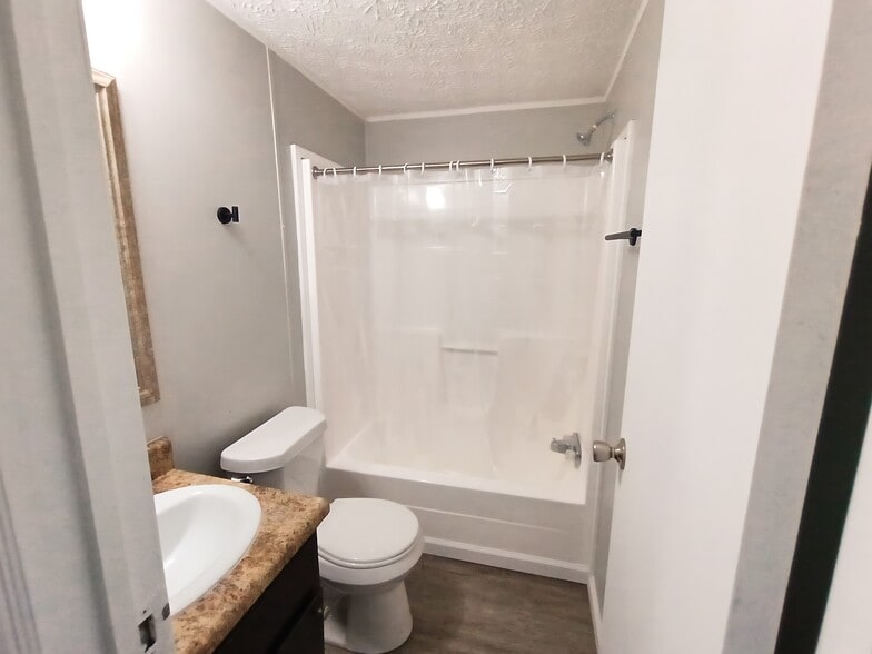 Building Photo - 88 Deerwood Park