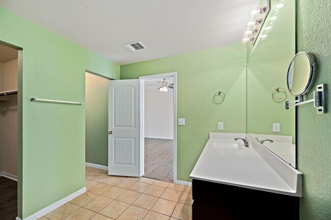 Building Photo - 5916 Montrelia Dr