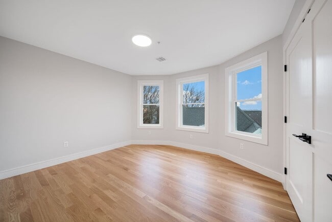 Building Photo - 7-9 Wenham St