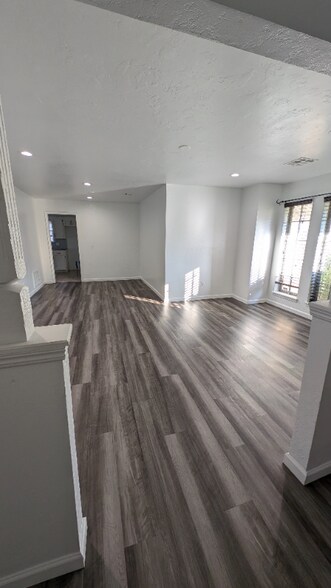 Building Photo - 6705 Greenway Dr