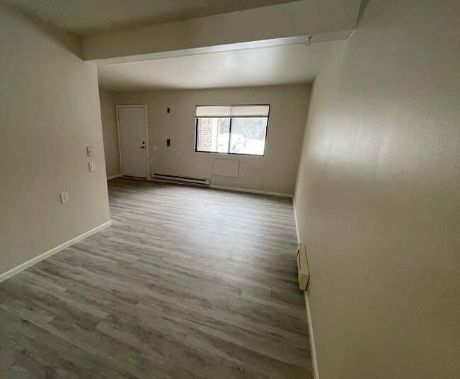 Building Photo - Town's Edge Apartments