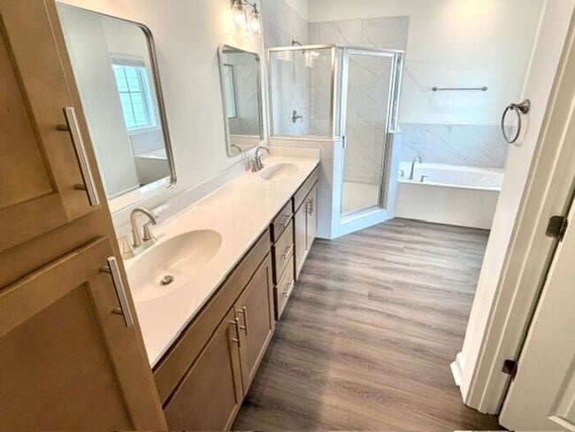 Building Photo - Now Leasing a Brand New 3 bedroom 3 bath Townhome in Olive Branch