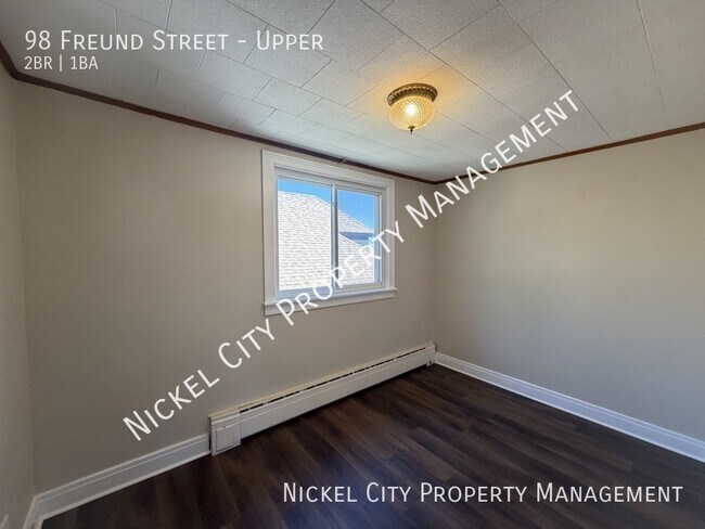 Building Photo - 98 Freund St