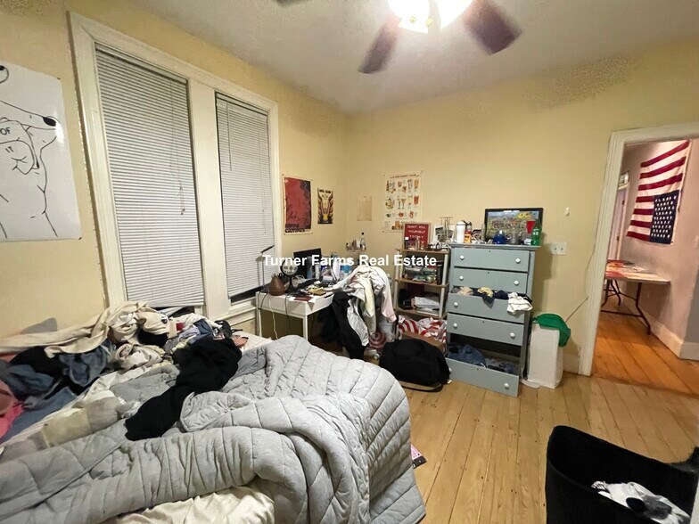 Building Photo - 731 Parker St