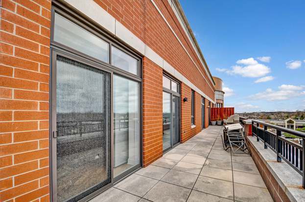 Building Photo - 450 Village Center Dr