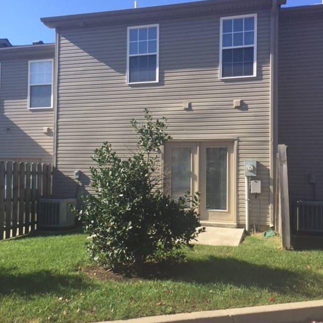 Building Photo - Sandersville Townhomes