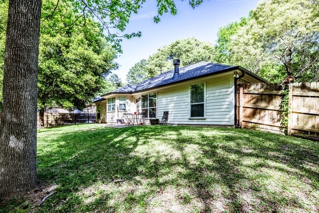 Building Photo - 3658 Redbud Ln