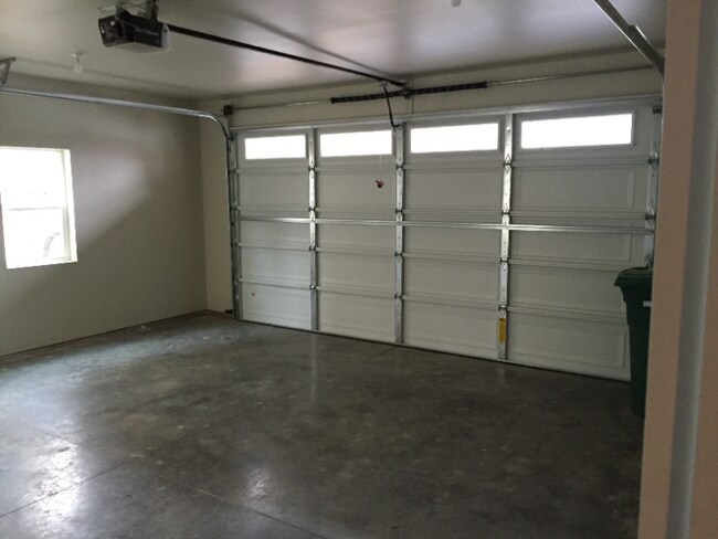 Building Photo - 724 Edgewood Pl