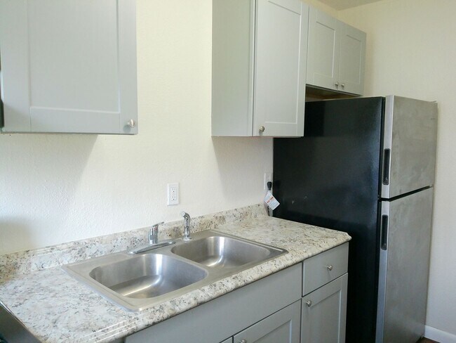 Building Photo - 638 Glazebrook St