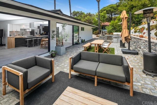 Building Photo - 6073 Avenida Chamnez
