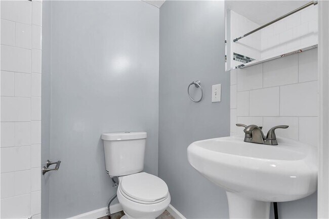 Building Photo - 871 Manton Ave