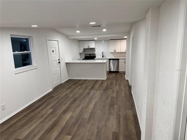 Building Photo - 38839 Miller Ave